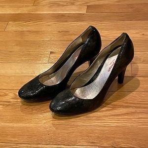 👠 Marc Joseph Black Patent Snake Skin 3” Pumps